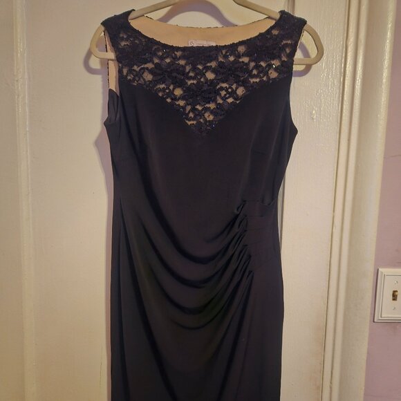 Established 1962 Size 10 Black Rached side lace front cocktail dress - Picture 1 of 3